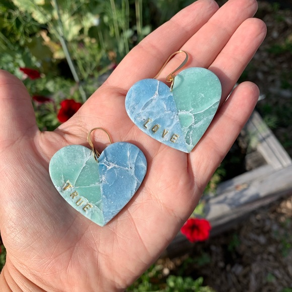 Heart statement earrings - Picture 3 of 3